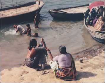 20120502-Ganges Baths_and_wash_the_river_Ganges_at_Varanas.jpg